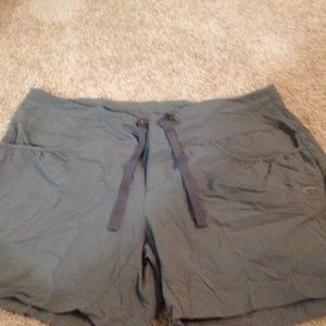 Mountain Hardwear womans size 8 grey shorts