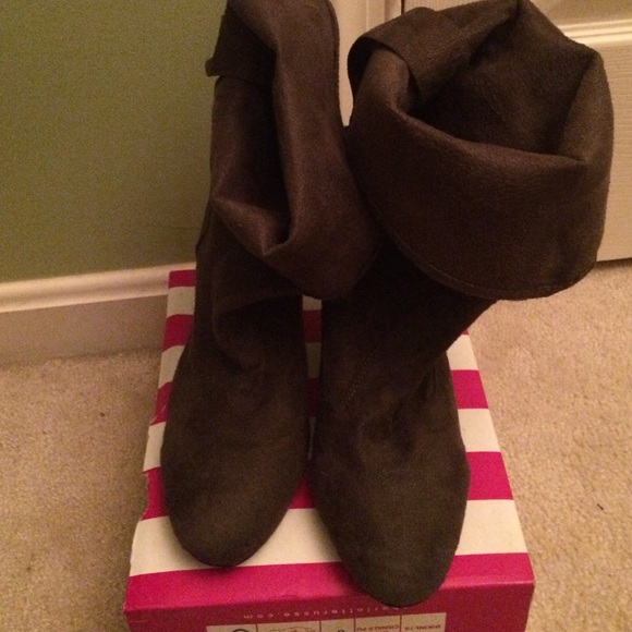 Gray boots - Picture 1 of 4