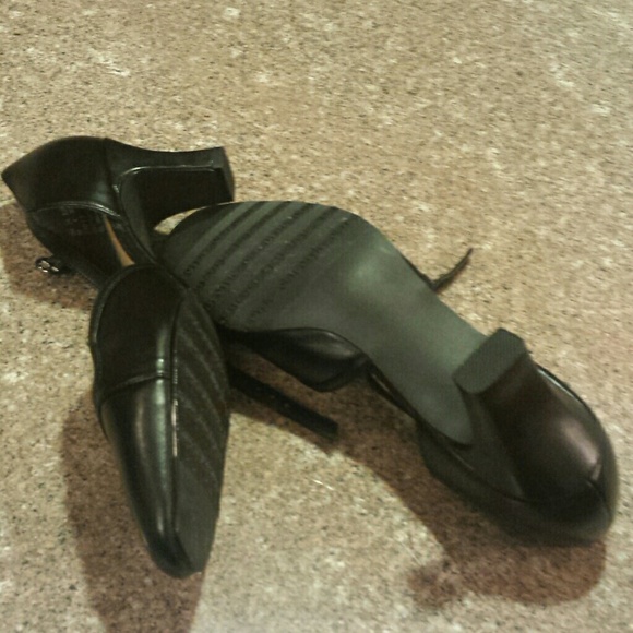 Shoes - Picture 3 of 4