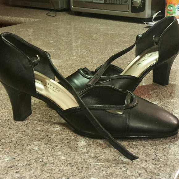 Shoes - Picture 4 of 4