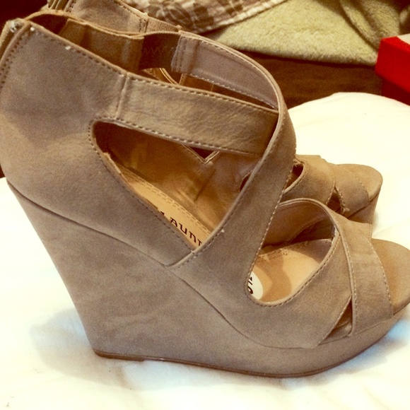 New Nude wedges🌻