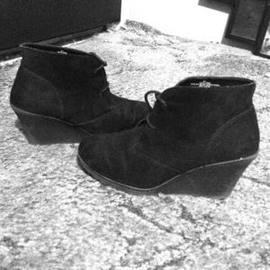 Size 8&1/2 black wedges