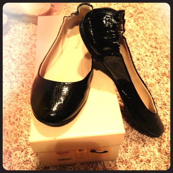 Black patent flats