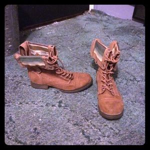 Combat boots size 8 work twice
