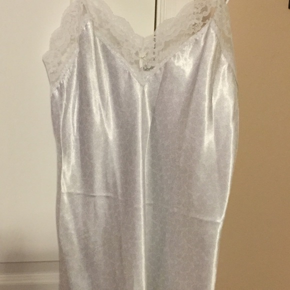 NWOT White w/ Lace Body Chic Teddy size Medium