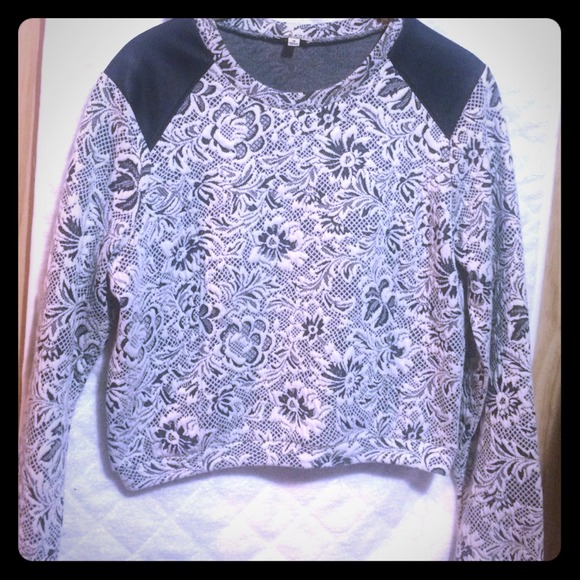 Flower pattern cropped sweater