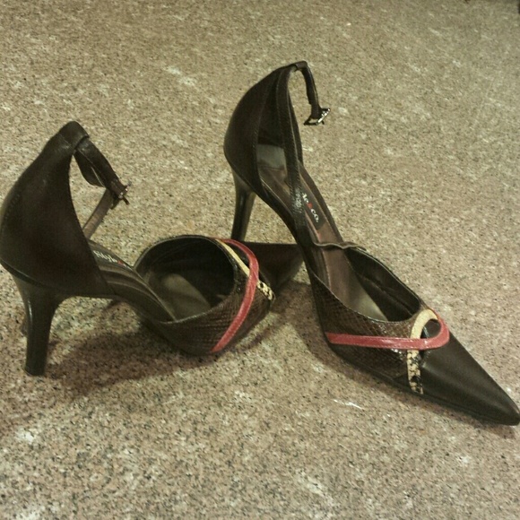 Shoes - Picture 2 of 4