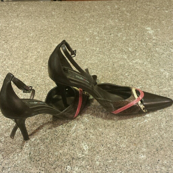 Shoes - Picture 4 of 4