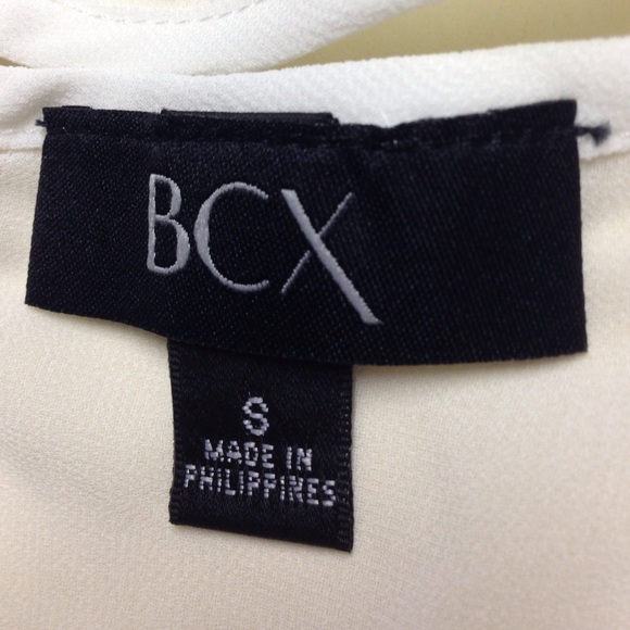 White top. - Picture 3 of 4