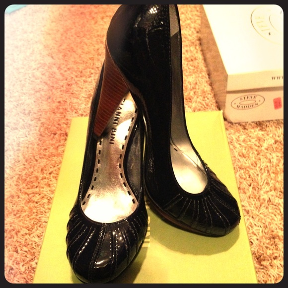 Navy patent pumps