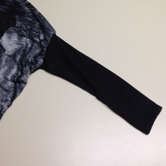 Tiger sweater. - Picture 2 of 3