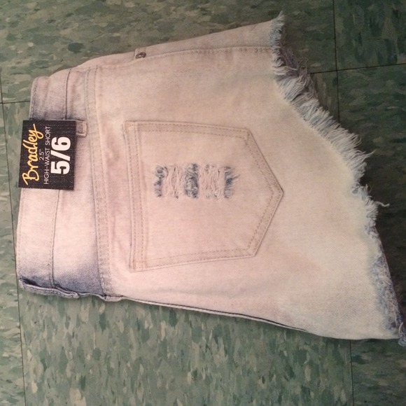 Delia's Bradley 2.5" high-waist jean shorts 5/6