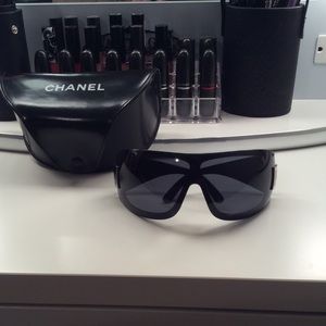 Black Chanel sun glasses