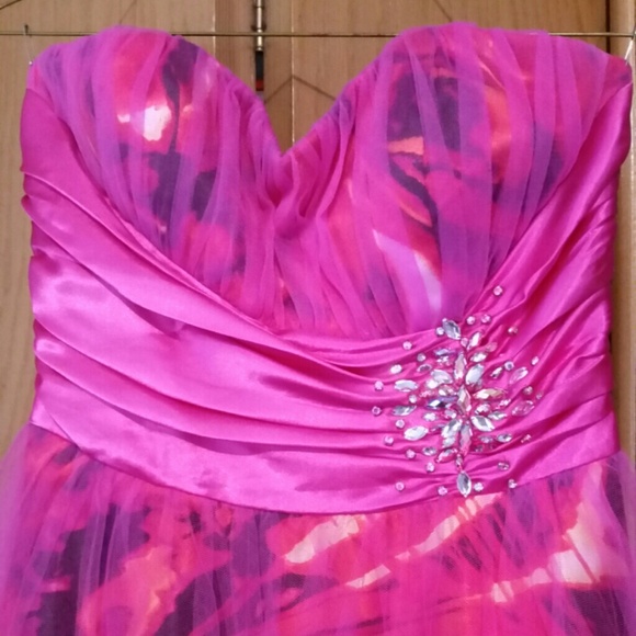 Prom dress - Picture 2 of 4