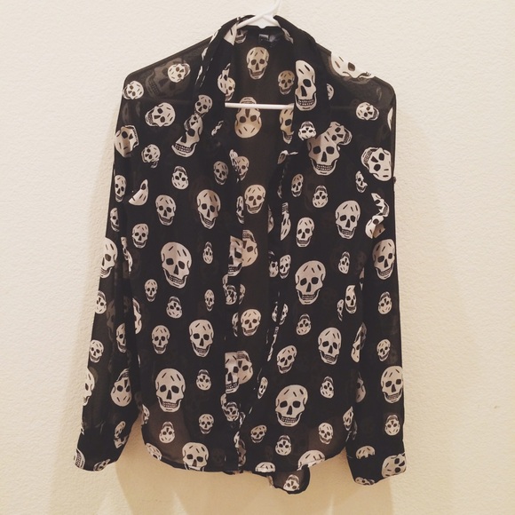 Chiffon  skull button up top