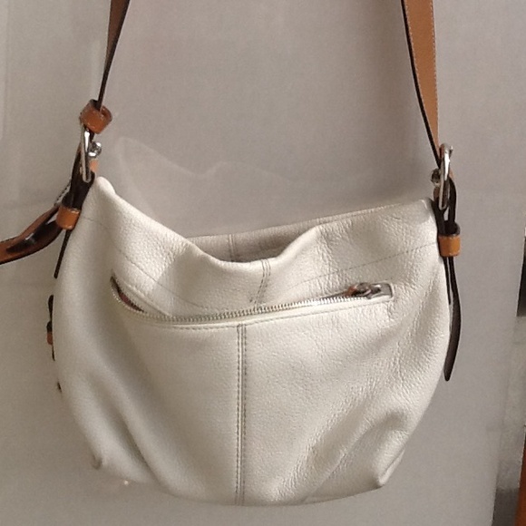 Coach cream leather purse with adjustable strap