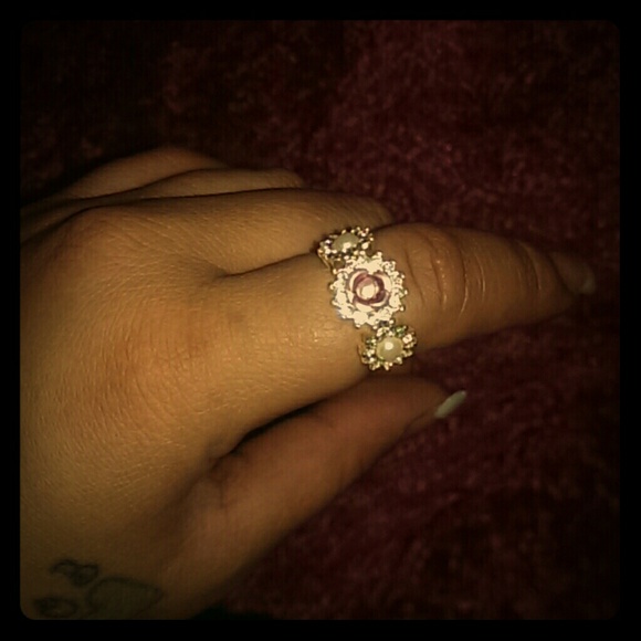 Lovely sterling silver rose and pearl ring