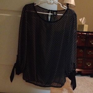 Bobeau top in black w/mini tan flowers size L