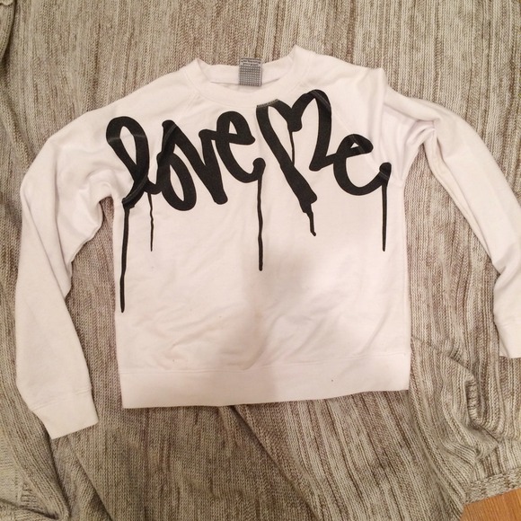 Love me long sleeve crewneck