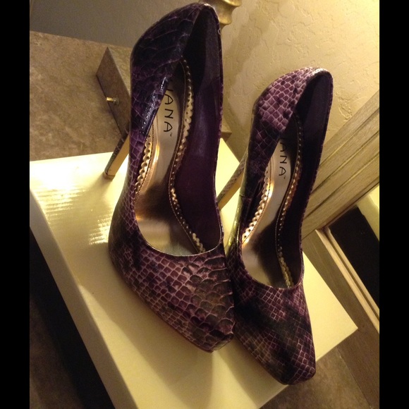 Purple Snakeskin pumps