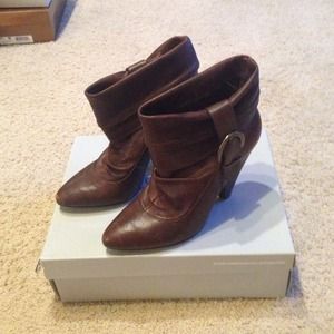 Brown Jessica Simpson booty