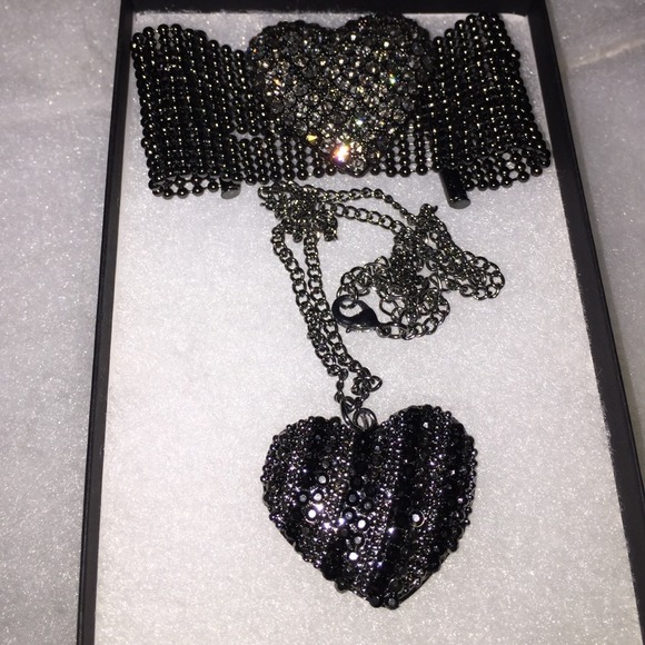 Gorgeous heart shaped set!