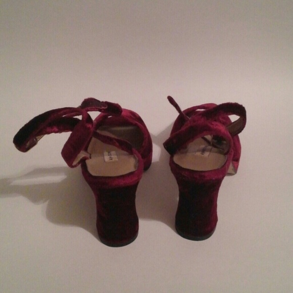 Apostrophe Shoes - Vintage Apostrophe Red Velvet Heels 8M Apostrophe Shoes - Vintage Apostrophe Red Velvet Heels 8M