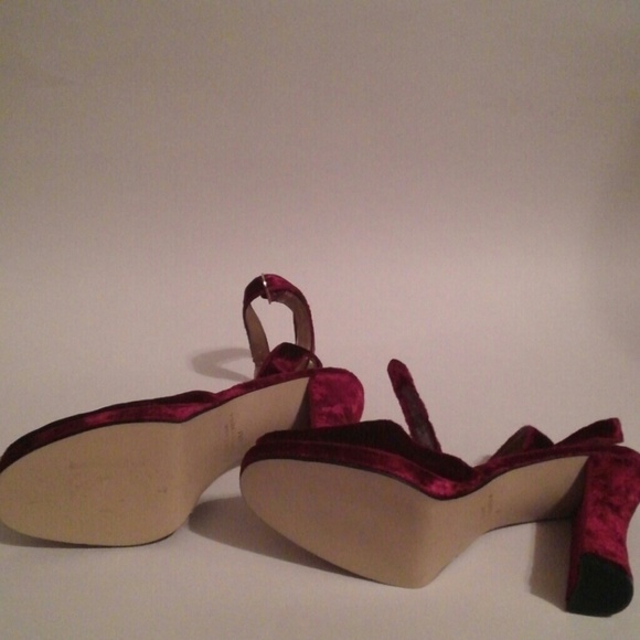 Apostrophe Shoes - Vintage Apostrophe Red Velvet Heels 8M Apostrophe Shoes - Vintage Apostrophe Red Velvet Heels 8M