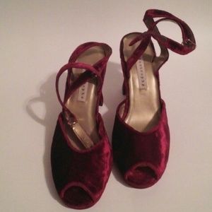 Apostrophe Shoes - Vintage Apostrophe Red Velvet Heels 8M Apostrophe Shoes - Vintage Apostrophe Red Velvet Heels 8M