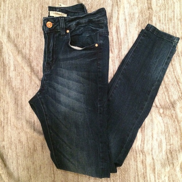 Dark wash denim skinny jeans