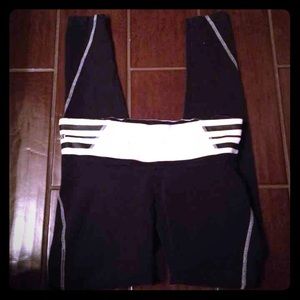 Black and white vs yogas