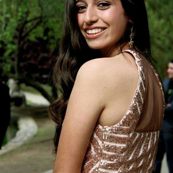 Cache prom dress - Picture 2 of 4