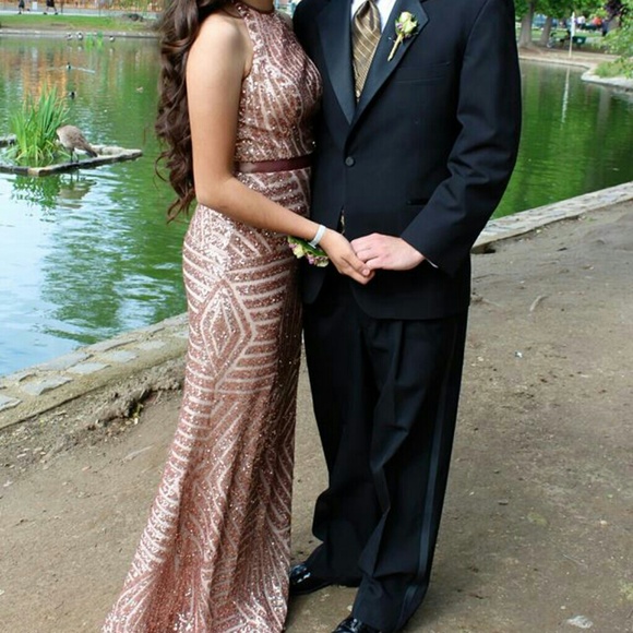 Cache prom dress - Picture 3 of 4
