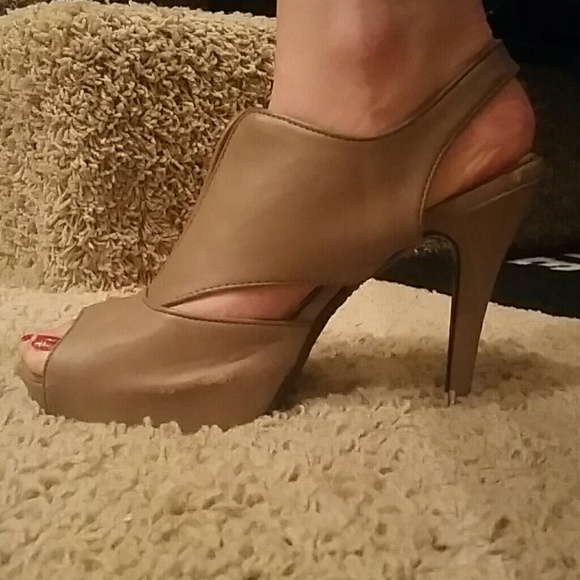 Brown heels - Picture 3 of 3