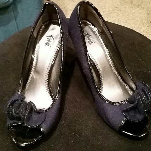Navy heels
