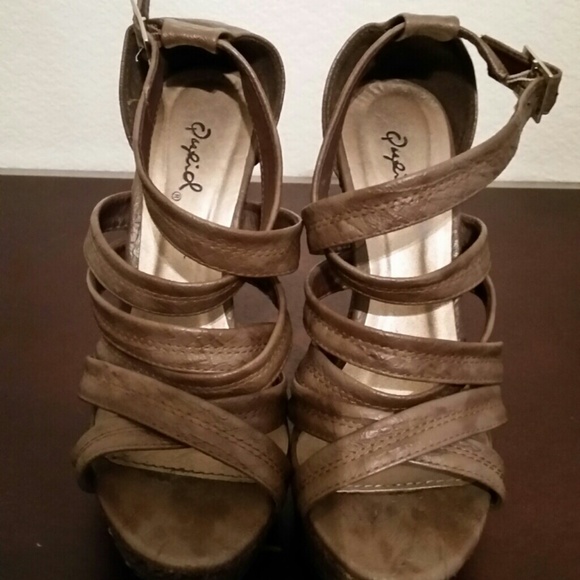 Nude wedges