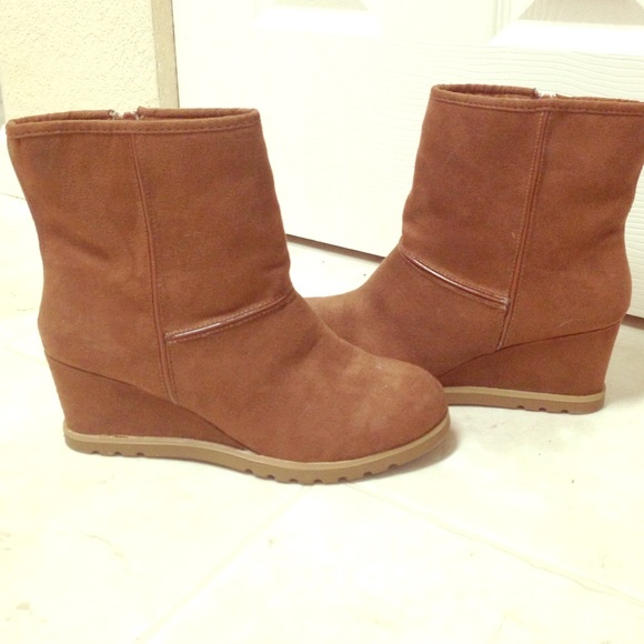 BROWN SUEDE HEELED BOOTIES