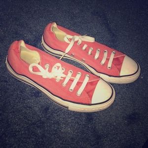 Faded Red low cut Converse