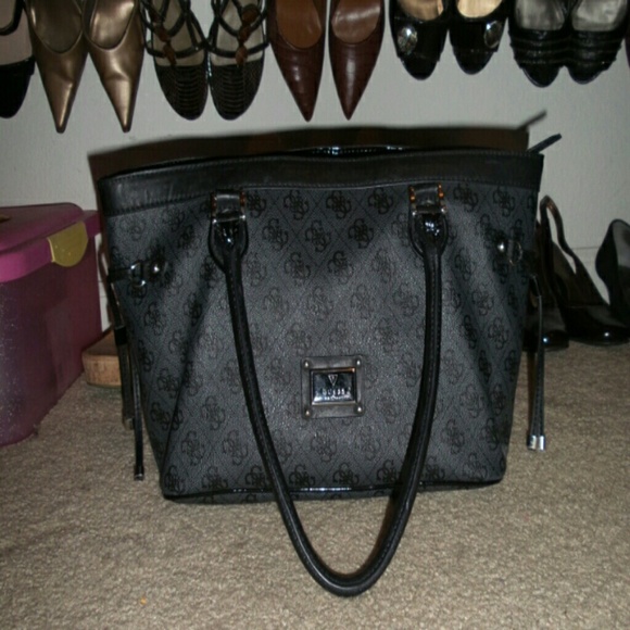 SOLD...Authentic Guess  bag. - Picture 1 of 4