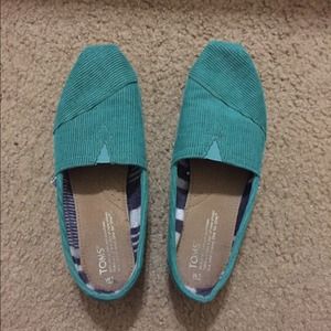Toms (green)
