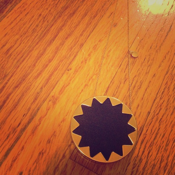 House of Harlow 1960 sunburst pendant necklace