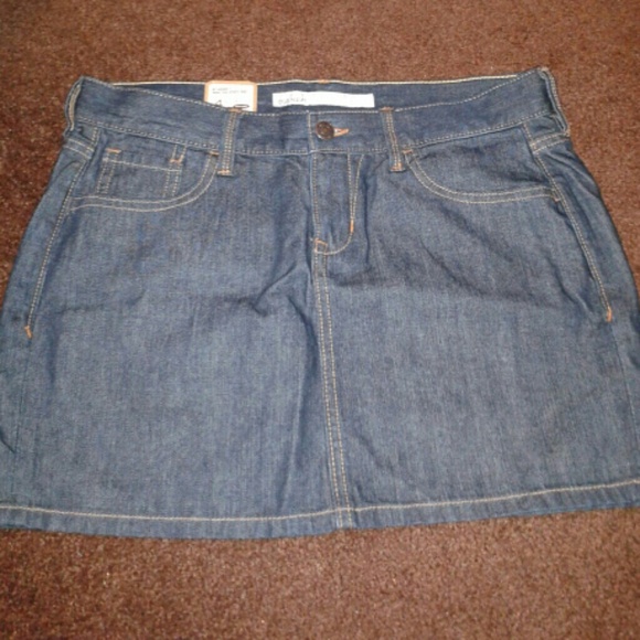 Old Navy Denim Mini Skirt - Picture 2 of 4
