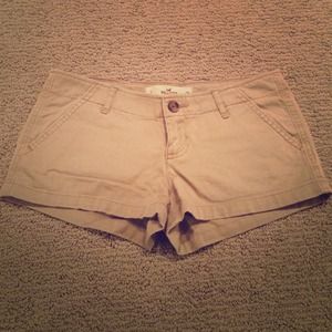 Hollister khaki shorts!