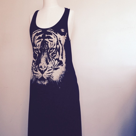 NWT Maxi jersey tiger dress 🐯