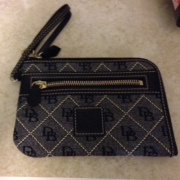 Very good condition Dooney and Bourke wristlet