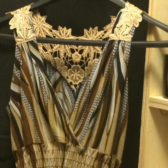 ACE Neutral-tone Maxi with Gold Starburst detail - Picture 2 of 4