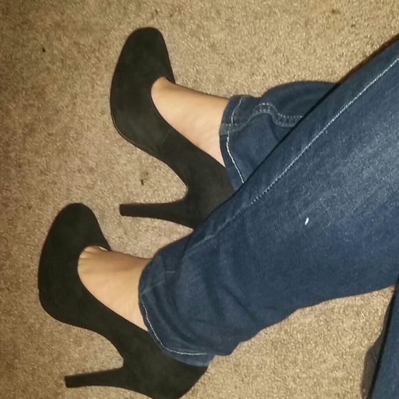Heels - Picture 2 of 2