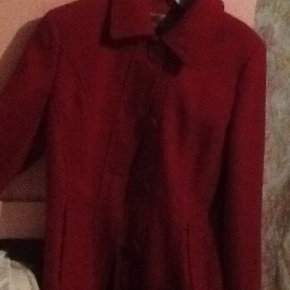 Red coat - Picture 2 of 3