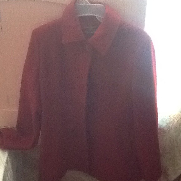 Red coat - Picture 3 of 3