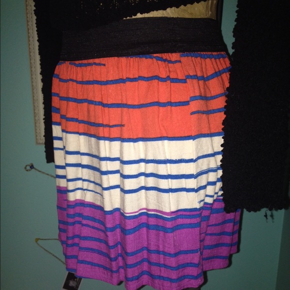 Color Block Mini Skirt - Picture 3 of 4